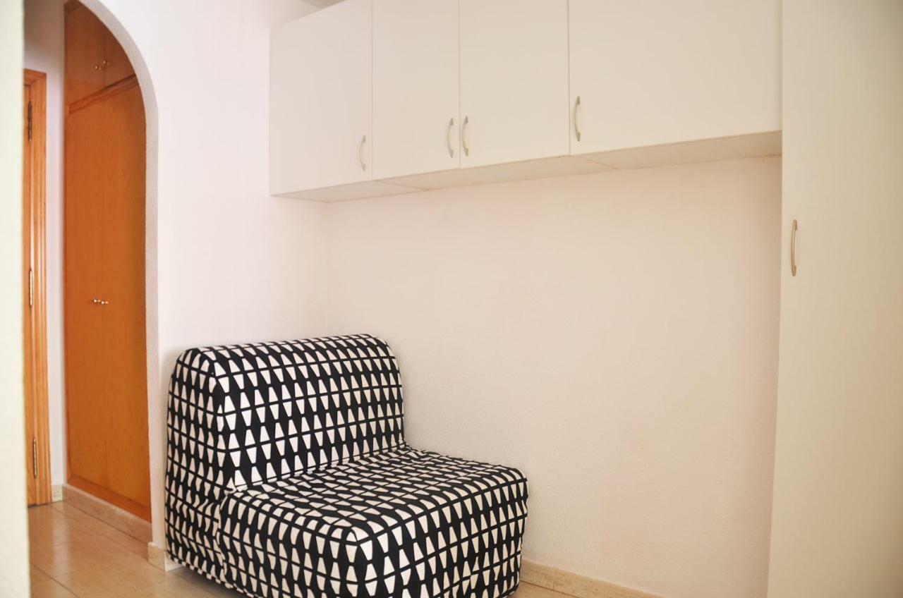 Pretty Studio With Swimming Pool Torrevieja Eksteriør billede